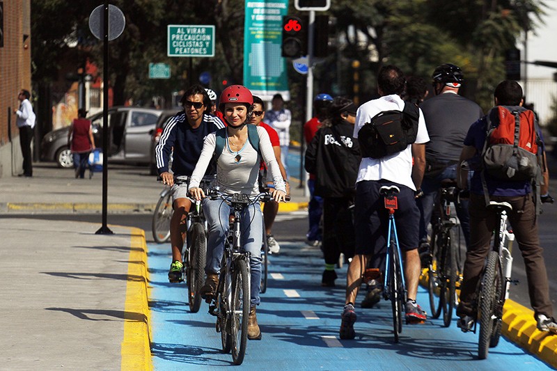 Número de ciclovías en Santiago aumentará un 49% en un año.